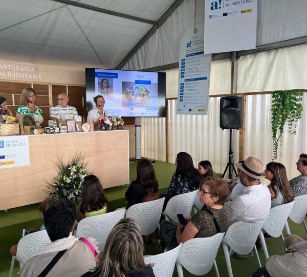 Imaxe, presentación Artesanía Alimentaria. no Mercado de Coristanco